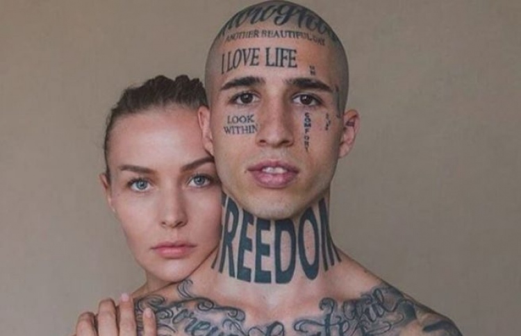 ކެޓަލިން އާއި އެލީނާ.