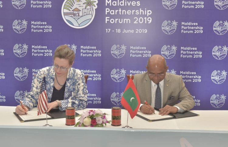 ރާއްޖެ އިން އެމެރިކާއާ އެކު އެމްއޯޔޫއެއްގައި ސޮއިކޮށްފި