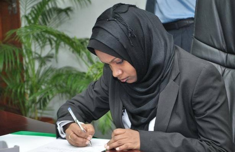 ސުޕްރީމް ކޯޓުގެ އަމުރާމެދު ގާޒީއަކު ސުވާލު އުފައްދައިފި