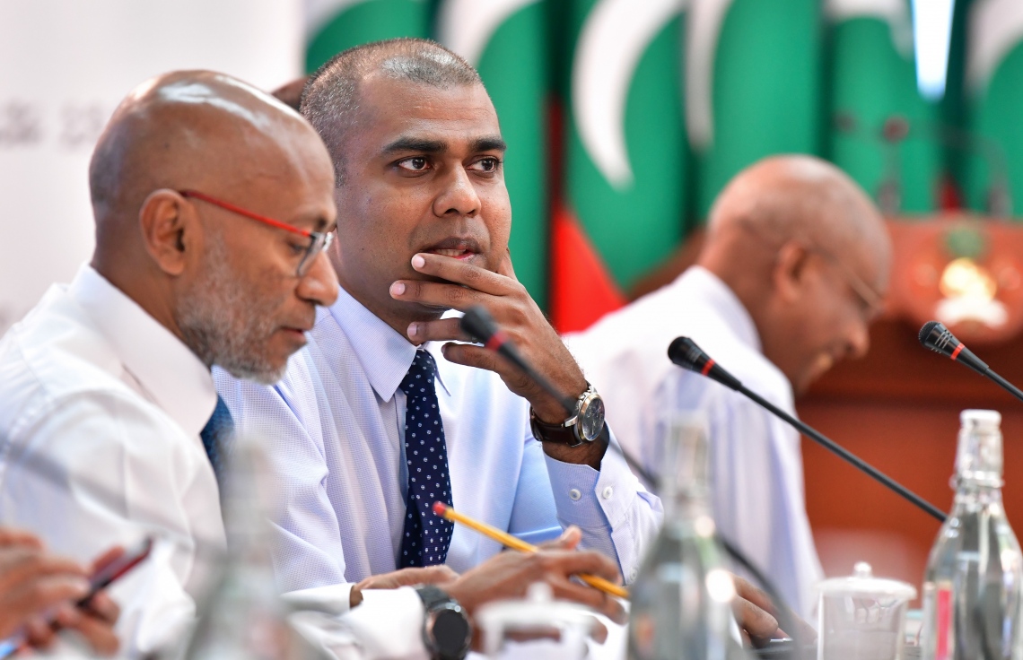 މާލެ: ޖޫން 19، 2019: ބޭރު ގައުމުތަކުގައި ތިބޭ ރާއްޖޭގެ ސަފީރުންގެ އަހަރީ ބައްދަލުވުން ފެށުމުގެ ގޮތުން ފޮރިން މިނިސްޓްރީގައި ބޭއްވި ރަސްމިއްޔާތުގައި ސަރުކާރުގެ ބައެއް އިސްވެރިން ބައިވެރިވެ ވަޑައިގަންނަވަނީ.-- ފޮޓޯ: ނިޝާން އަލީ /މިހާރު