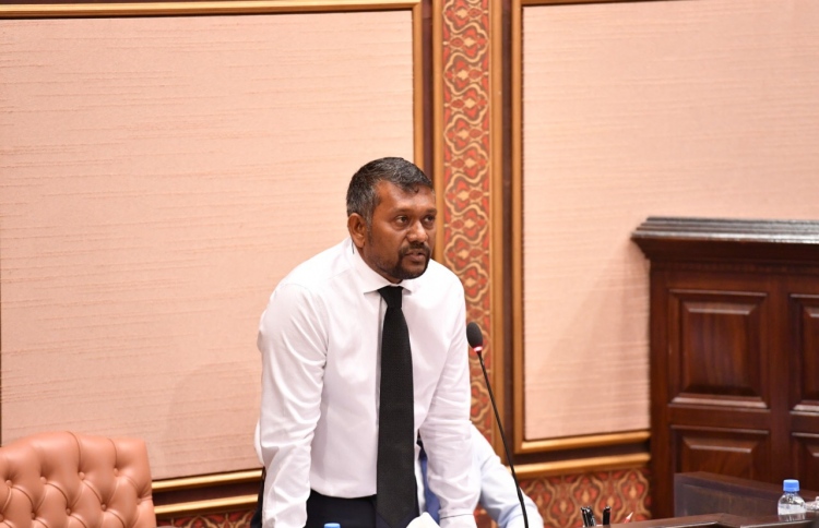 ބިގަށް ފައިސާ ދޭން ނުފޫޒެއް ނުފޯރުވަން: ފައްޔާޒު