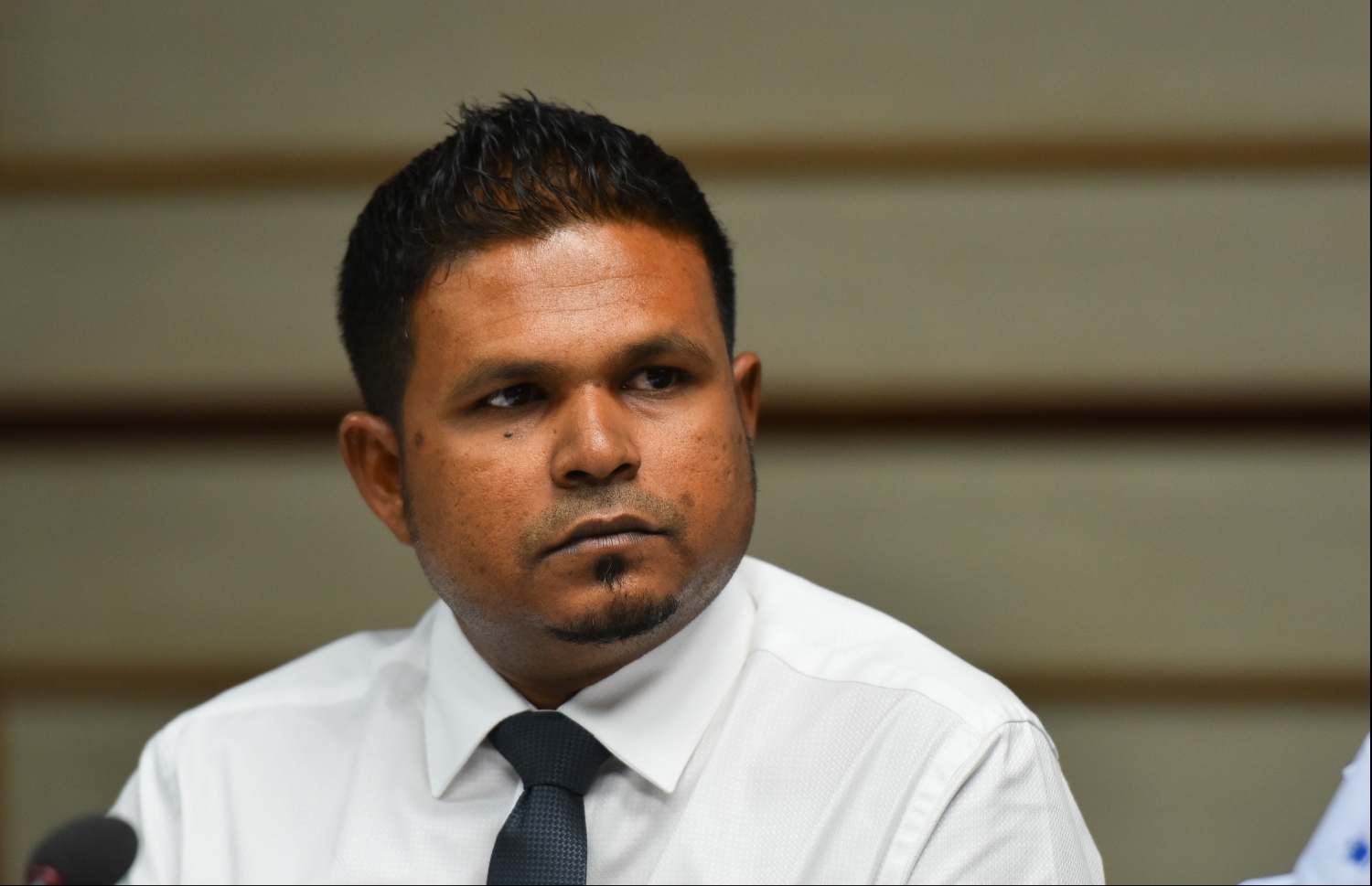 މުހަންމަދު އަބްދުﷲ ޝަފީގު (މޯޑު) މަޖިލީހުގައި: އޭނާ ގޮވާލެއްވީ އާސަންދަ އިސްލާހުކުރަން.