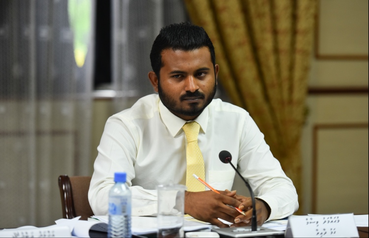 ސިއްހީ ހިދުމަތްތެރިންނަށް އިތުރުގަޑި ދޭންޖެހޭ:ވިސާމް