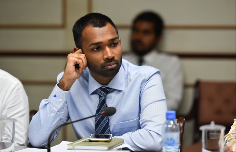 ވެހިކަލްތަކުން އާ ފީއެއްނަގަން މީކާއީލް ދެކޮޅު