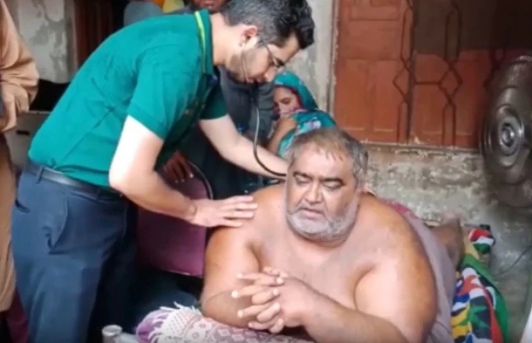 ބަރުކަމުން ގެއިން ނެރުނީ ފާރު ތަޅާލައިގެން