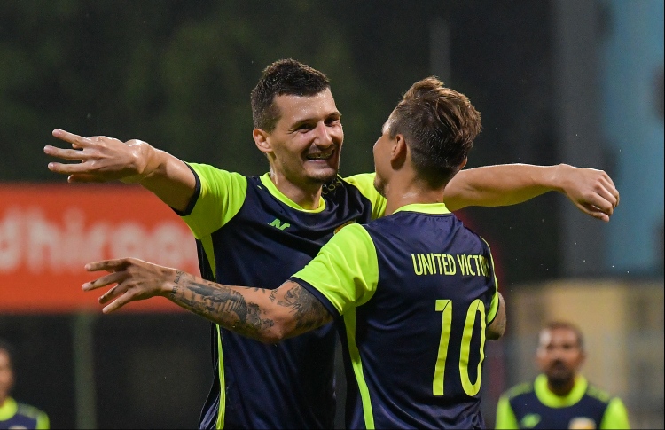 ވިކްޓްރީ އަތުން ޔުނައިޓެޑް ވިކްޓްރީ މޮޅުވެއްޖެ