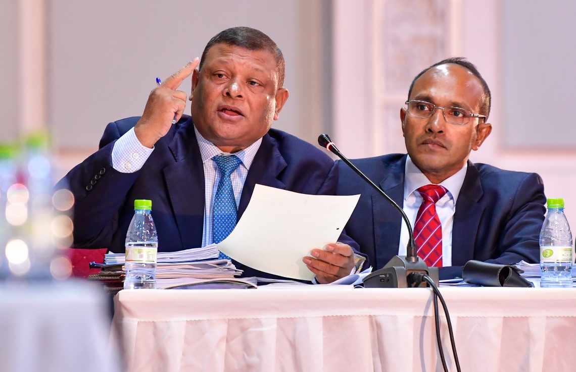 މާލެ- 20 ޖޫން 2019: ފަނޑިޔާރު ޑީޑީ (ކ) އަދި އެމަނިކުފާނުގެ ގާނޫނީ ވަކީލުންގެ ޓީމުގައި ހިމެނިވަޑައިގަންނަވާ ހަތަރު ބޭފުޅުންގެ ތެރެއިން ރޭނިސް ސަލީމް (ވ) ފަނޑިޔާރު ޑީޑީގެ ދިފާއުގައި ވާހަކަ ދައްކަވަނީ.---ފޮޓޯ: ނިޝާން އަލީ/މިހާރުފ