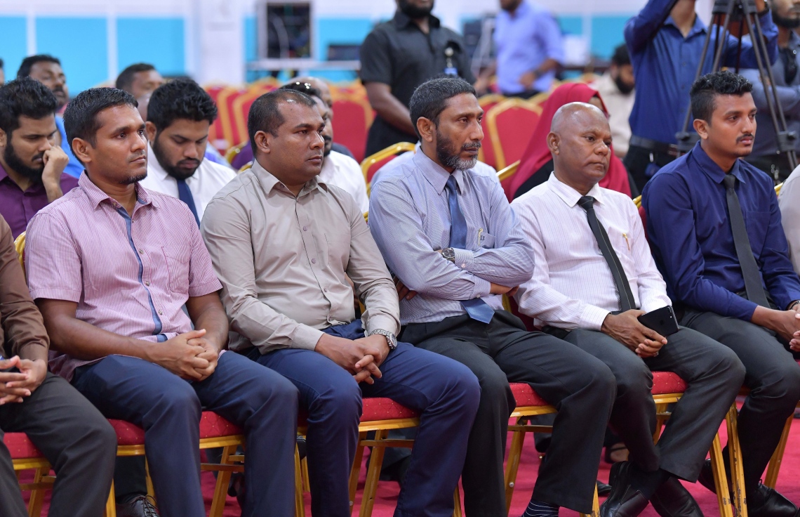 މާލެ- 20 ޖޫން 2019: ސުޕްރީމް ކޯޓުގެ ފަނޑިޔާރު އަބްދުﷲ ދީދީމަައްޗަށް ކުރާ ތުހުމަތުތަކާ ގުޅޭ ގޮތުން ޖުޑިޝަލް ސާވިސް ކޮމިޝަނުން ބަލަމުން އަންނަ މައްސަލައިގެ ފުރަތަމަ ތަހުގީގު އަޑުއެހުމަށް ހާޒިރުވެތިބި ބައެއް މީހުން --. ފޮޓޯ: ނިޝާން އަލީ/މިހާރު