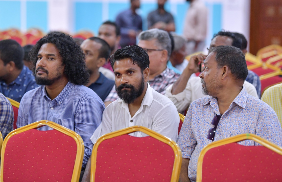 މާލެ- 20 ޖޫން 2019: ސުޕްރީމް ކޯޓުގެ ފަނޑިޔާރު އަބްދުﷲ ދީދީމަައްޗަށް ކުރާ ތުހުމަތުތަކާ ގުޅޭ ގޮތުން ޖުޑިޝަލް ސާވިސް ކޮމިޝަނުން ބަލަމުން އަންނަ މައްސަލައިގެ ފުރަތަމަ ތަހުގީގު އަޑުއެހުމަށް ހާޒިރުވެތިބި ބައެއް މީހުން --. ފޮޓޯ: ނިޝާން އަލީ/މިހާރު
