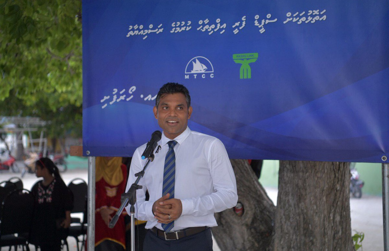 ހޯރަފުށީގައި އިއްޔެ ބޭއްވި ރަސްމިއްޔާތުގައި ނައިބު ރައީސް ވާހަކަފުޅު ދައްކަވަނީ. --- ފޮޓޯ: ރައީސް އޮފީސް