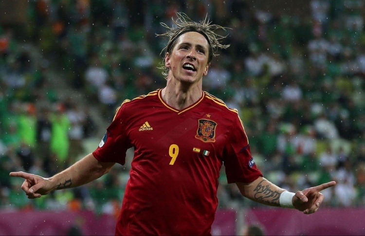 ޓޮރޭޒް ފުޓްބޯޅަ ކުޅުން ހުއްޓާލަން ނިންމައިފި