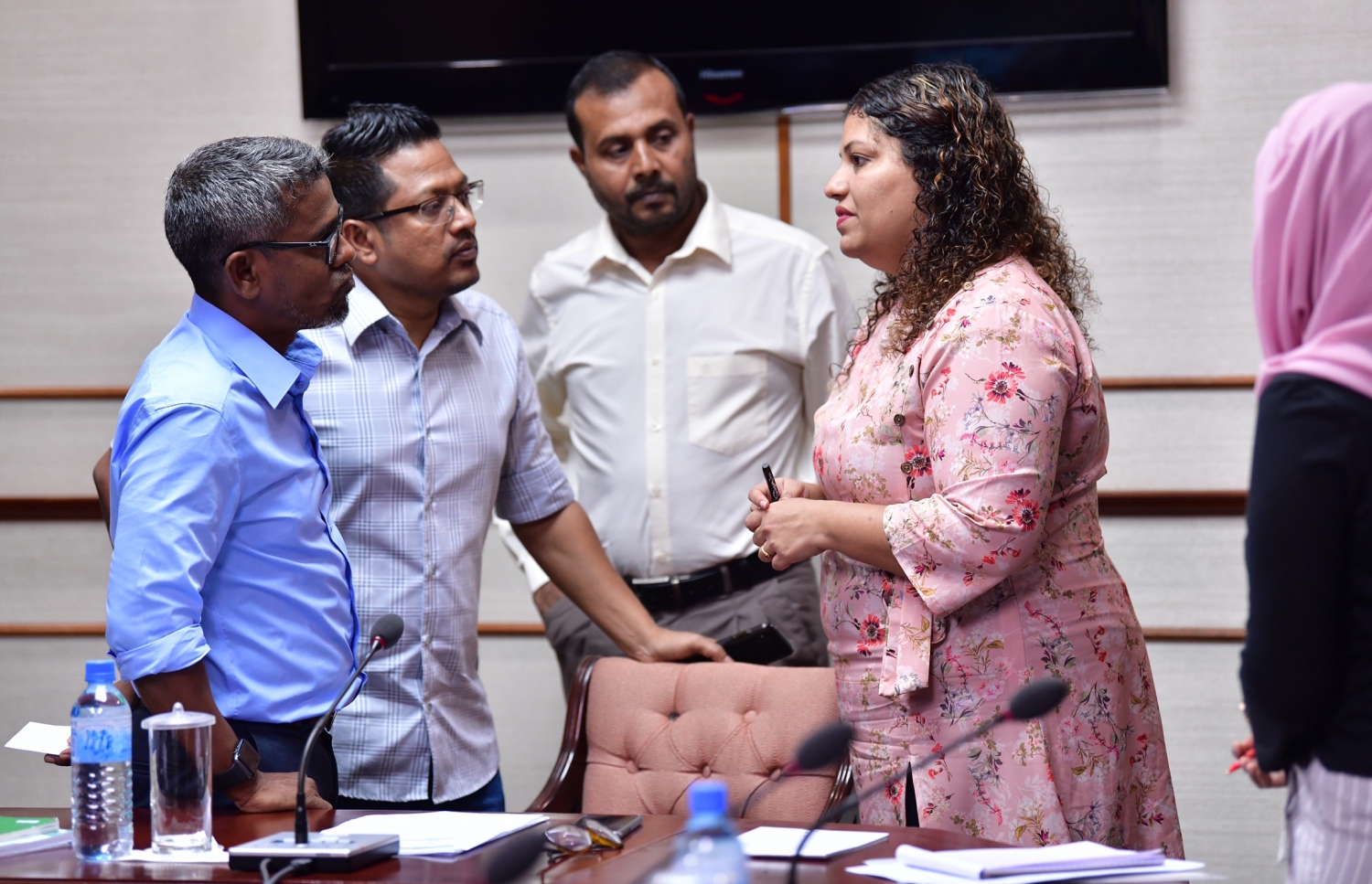 ރައްޔިތުންގެ މަޖިލިހުގެ ހިއުމަން ރައިޓްސް އެންޑް ޖެންޑަ ކޮމިޓީގެ ބައެއް މެމްބަރުން. --- ފޮޓޯ: ނިޝާން އަލީ/ މިހާރު