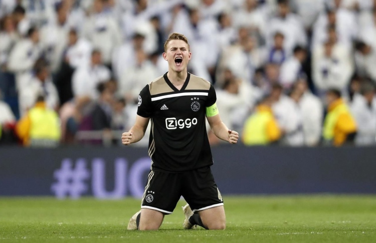 ޑިމާންޑް ބޮޑުވި ޑި ލިޓް، ޔުވެންޓަސް އަށް ބަދަލުވެއްޖެ