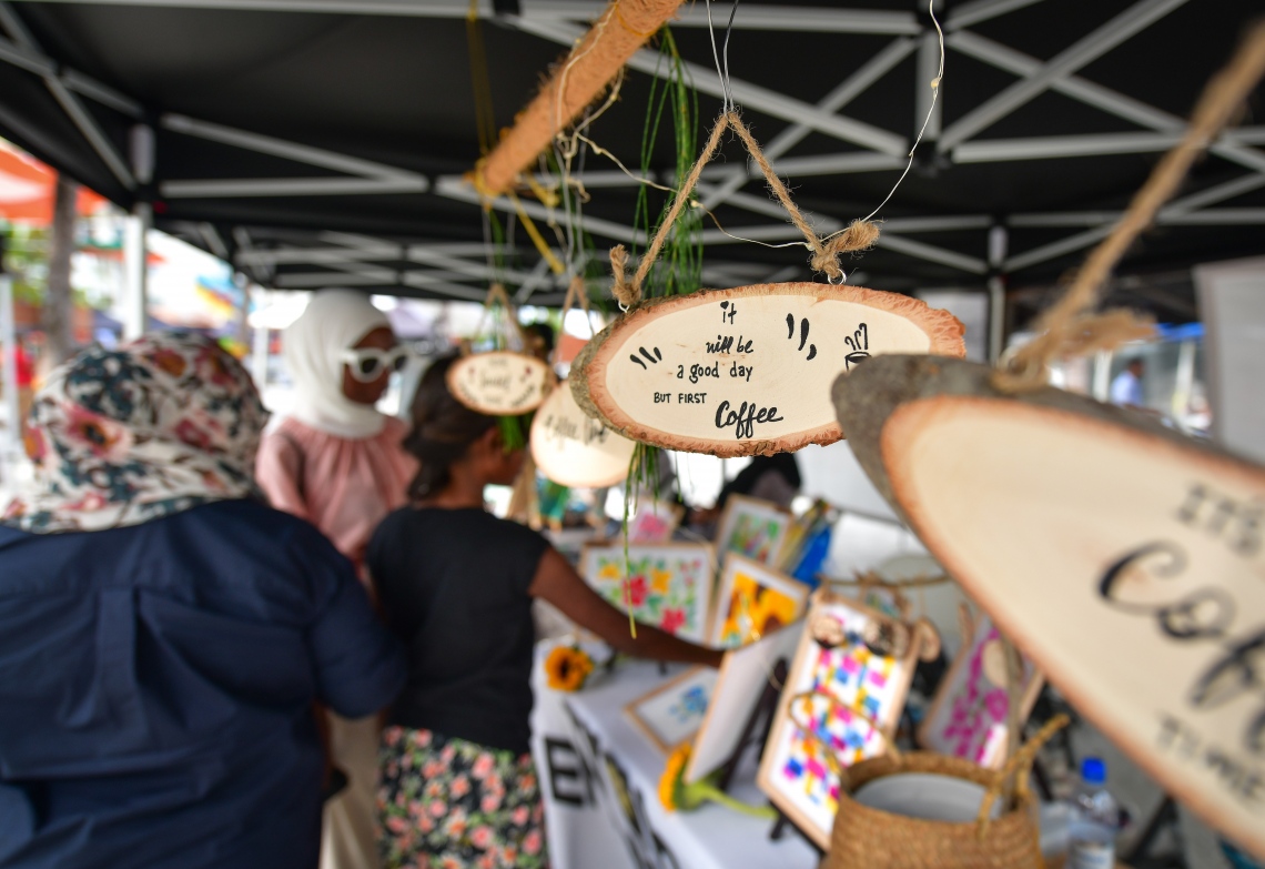 ހުޅުމާލެ: ޖޫން 22، 2019: ލައިވް މިއުޒިކަށް ލޯބި ކުރާ ފަންނާނުންގެ ހުނަރުތައް ދައްކާލުމަށް އުފައްދާފައިވާ މިއުޒިކް ކޮމިއުނިޓީ "ފަންނުގެ ދަރިން" ގެ ފަރާތުން ހުޅުމާލޭގައި ބޭއްވި ފެސްޓިވަލް.-- ފޮޓޯ: ނިޝާން އަލީ /މިހާރު