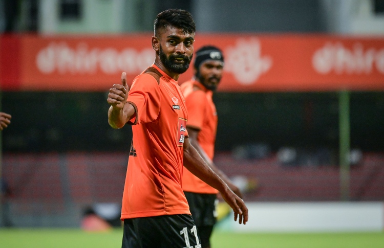 އީގަލްސް އިން މާޒިޔާއާ ދެ ޕޮއިންޓަށް ކައިރިކޮށްފި