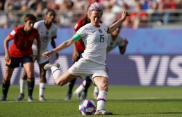 United States' forward Megan Rapinoe scores a goal during the France 2019 Women's World Cup round of sixteen football match between Spain and USA, on June 24, 2019, at the Auguste-Delaune stadium in Reims, northern France. (Photo by Lionel BONAVENTURE / AFP)