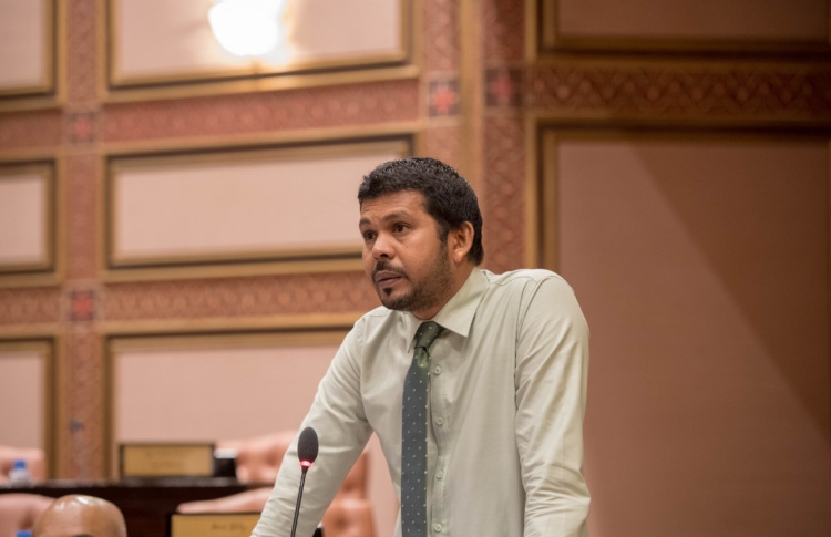 އިންކަމް ޓެކްސްގެ ބިލް ކޮމިޓީ އަށް