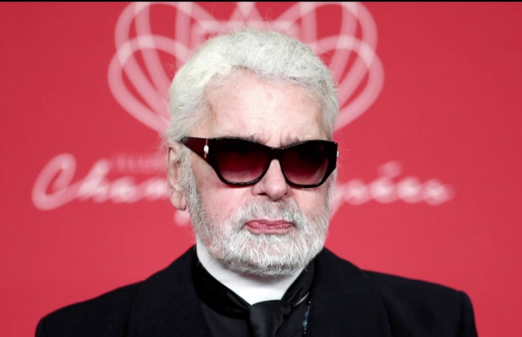 ކާލް ލެގަފެލްޑްގެ ހަނދާނުގައި މޭކަޕް ކަލެކްޝަނެއް