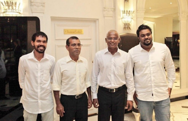 ލޫކަސް އާއި ސިމްވާ ސިޔާސީ މަގާމުތަކަށް