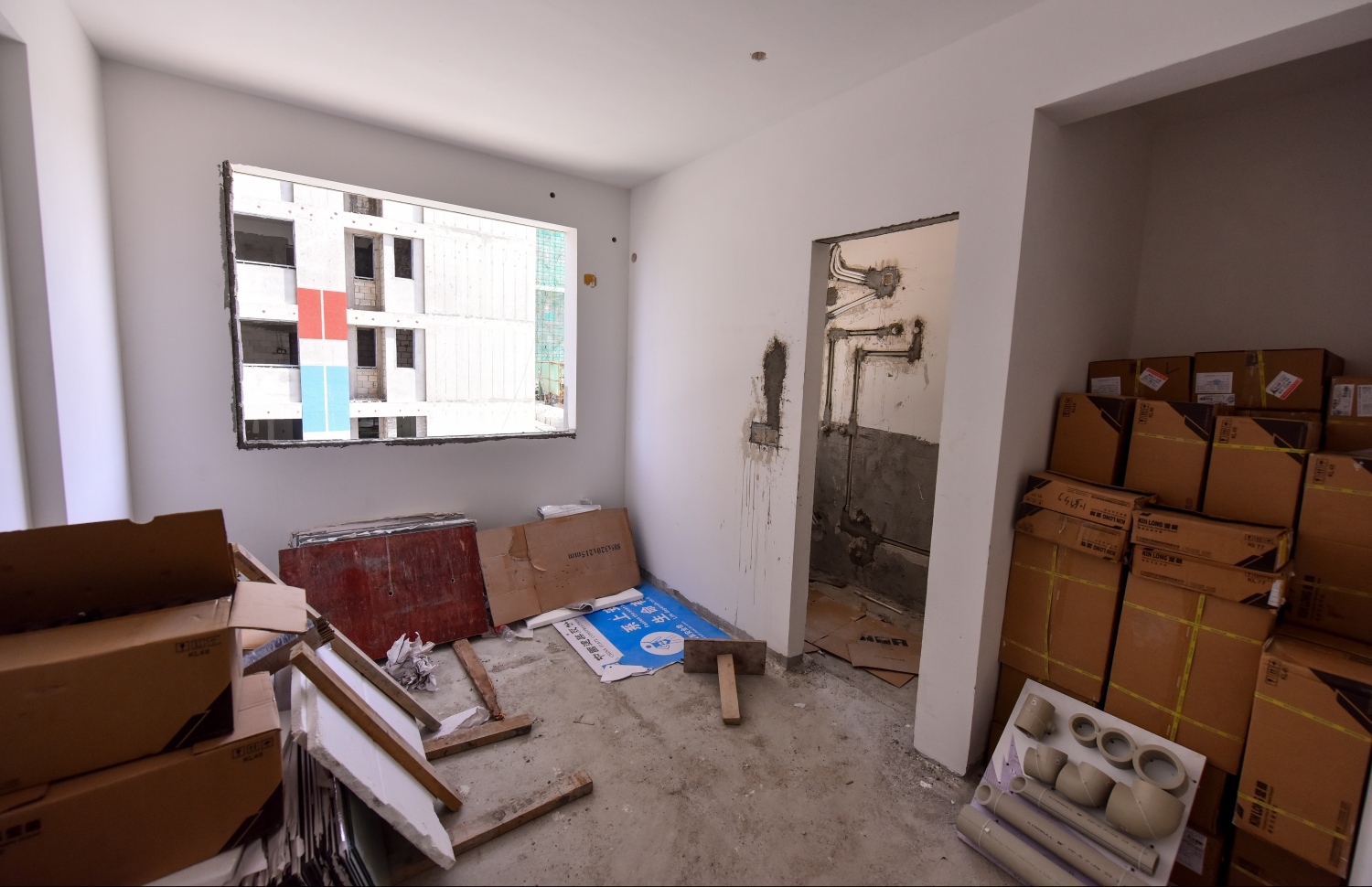 ޓަވަރެއްގެ ފުރަތަމަ ބުރީގައި ހުރި ފްލެޓެއް. --- ފޮޓޯ: ހުސެއިން ވަހީދު/ މިހާރު