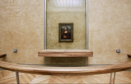 (FILES) In this file photo taken on April 5, 2005, the famous painting by Italian artist Leonardo da Vinci, the Joconde "Mona Lisa," is on display in the Salle des Etats room at the Louvre museum in Paris. - The Joconde, the Louvre museum iconic painting, will be exceptionally moved mid-July for several months to allow for the renovation of the Salle des Etats, the room where it is displayed. It will be transferred "a hundred steps away" on July 16, 2019, to the Gallerie Medicis, one of the museum's largest gallery. (Photo by JEAN-PIERRE MULLER / AFP) / RESTRICTED TO EDITORIAL USE - MANDATORY MENTION OF THE ARTIST UPON PUBLICATION - TO ILLUSTRATE THE EVENT AS SPECIFIED IN THE CAPTION