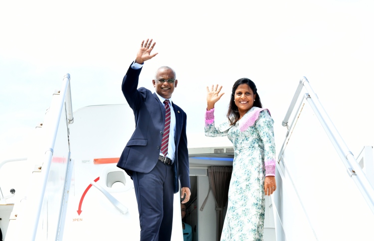 ރައީސް ނުރަސްމީ ދަތުރުފުޅެއްގައި ސިންގަޕޫރަށް