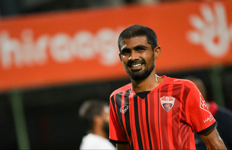 ރަށު ޓީމު ކޮޅަށް ސައްޓު 13 މިނެޓުން ހެދި ހެޓްރިކް