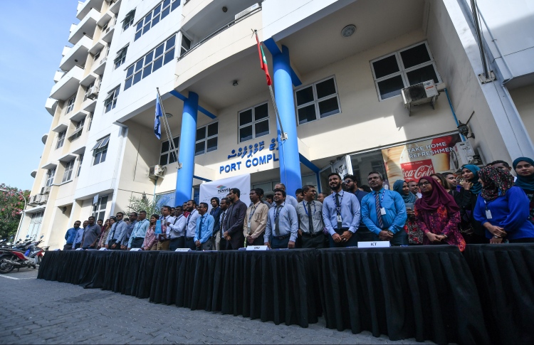 ފެނަކަ ހުލިކޮށްލާއިރު ވެސް ތިބެނީ ބަލަހައްޓައިގެން!