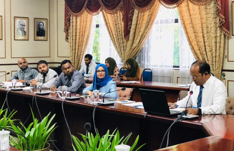 މުވައްޒަފުން ނެގުމުގައި އެމްޑީންގެ ނުބައި ނުފޫޒު އޮވޭ