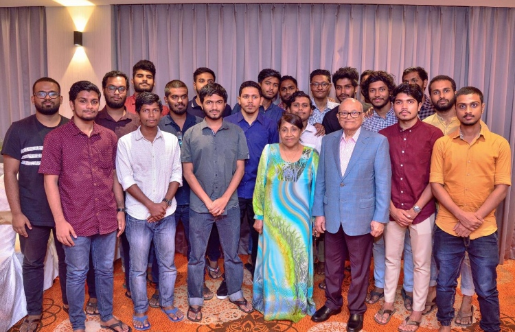 ދިވެހިންނަށް ދިމާވާ ދަތިތައް މައުމޫން އޮޅުން ފިލުވައިފި