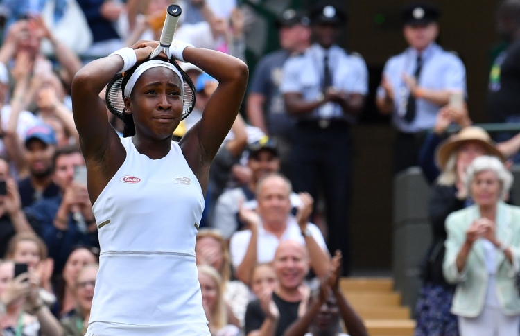 ޓެނިސް: ވީނަސް ފަނޑުވެ އާ ތަރިއެއް ފާޅުވެއްޖެ!