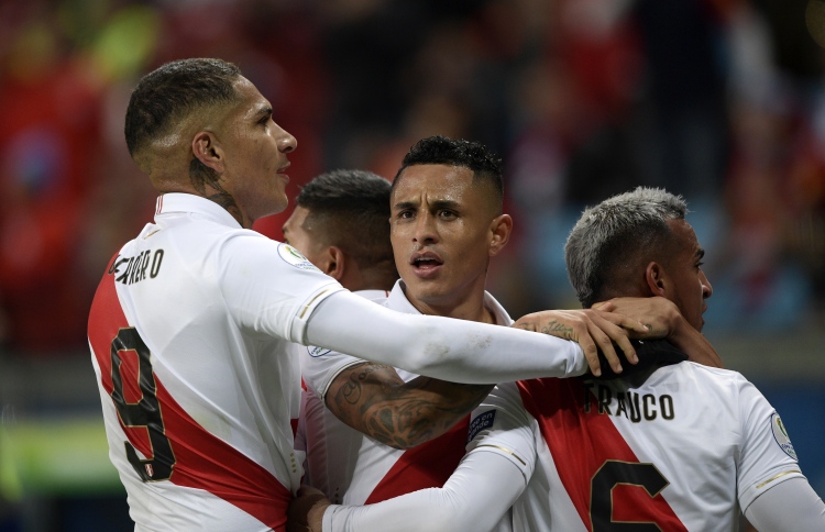 ޗެމްޕިއަން ޗިލީ ބަލިކޮށް ޕެރޫ ފަައިނަލަށް