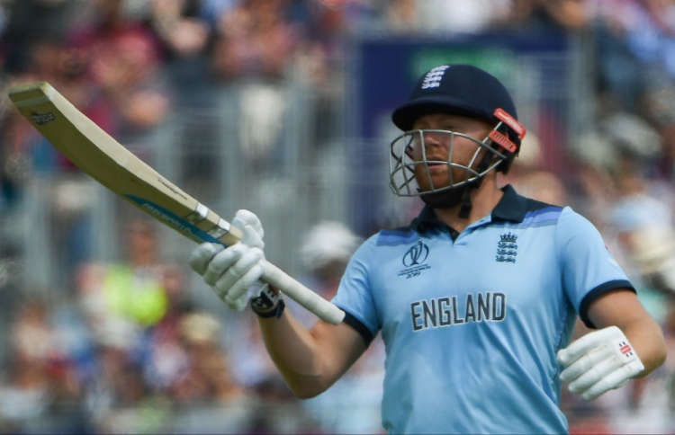 ތަފާތު ބޮޑުކޮށް މޮޅުވެ އިންގްލެންޑް ސެމީ އަށް