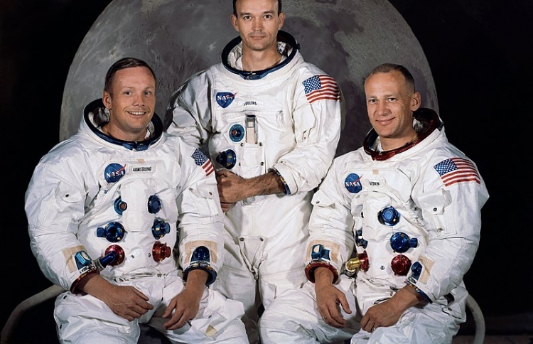 ދުނިޔޭގެ ތާރީޚު ބަދަލުކޮށްލި ތިން އެސްޓްރޮނޯޓުން