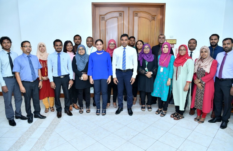 ޕްރިންސިޕަލަކަށް އެއް ސްކޫލެއްގައި ހުރެވޭނީ 8 އަހަރު