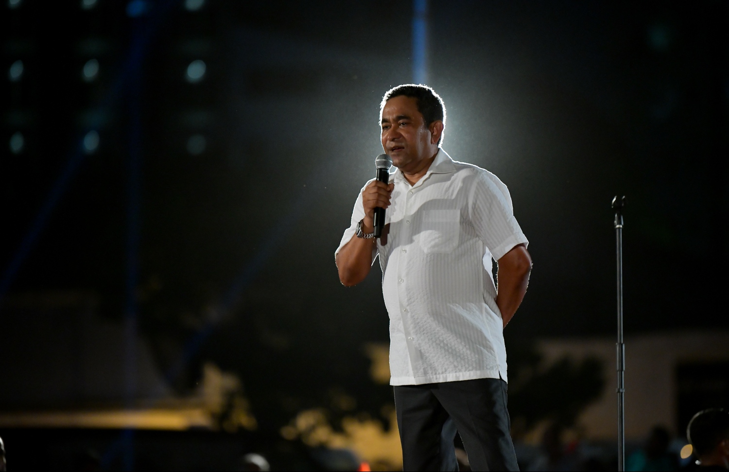 ޕީޕީއެމުން މިރޭ ބޭއްވި އެއްވުމުގައި އިދިކޮޅު ލީޑަރު ކުރީގެ ރައީސް ޔާމީން ވާހަކަފުޅު ދައްކަވަނީ.---ފޮޓޯ: ހުސައިން ވަހީދު/މިހާރު