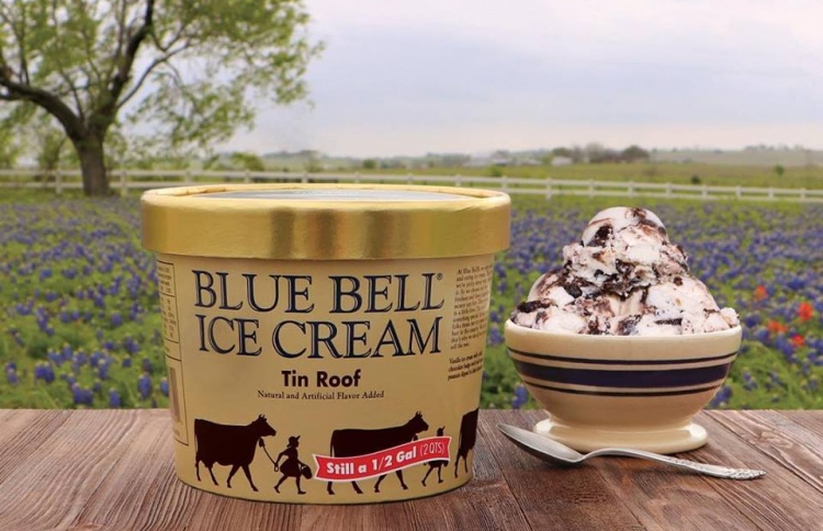 ވިއްކަން ހުރި އައިސް ކްރީމް ތައްޓެއްގައި ދޫ ލީ މީހަކު ހޯދަނީ