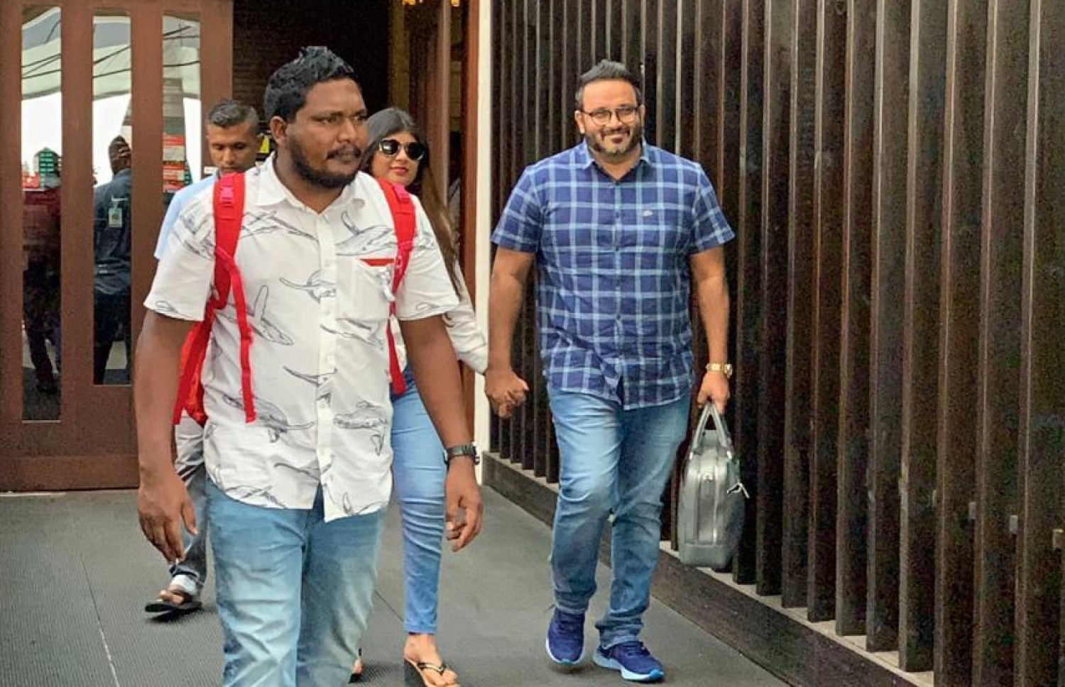 ބޭސްފަރުވާ އަށް ފަހު އަދީބު މާލޭ އެއާޕޯޓުގައި. --ފޮޓޯ/ސޯޝަލްމީޑިއާ