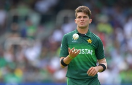 Pakistan's Shaheen Shah Afridi prepares to bowl during the 2019 Cricket World Cup group stage match between Pakistan and Bangladesh at Lord's Cricket Ground in London on July 5, 2019. (Photo by OLLY GREENWOOD / AFP) / 