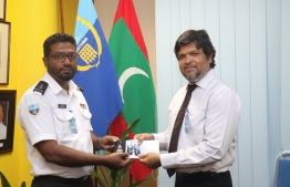 Commissioner General of Customs Ahmed Noomaan presents the letter of appointment and badge to the new Deputy Commissioners Mohamed Maniu. PHOTO: MALDIVES CUSTOMS