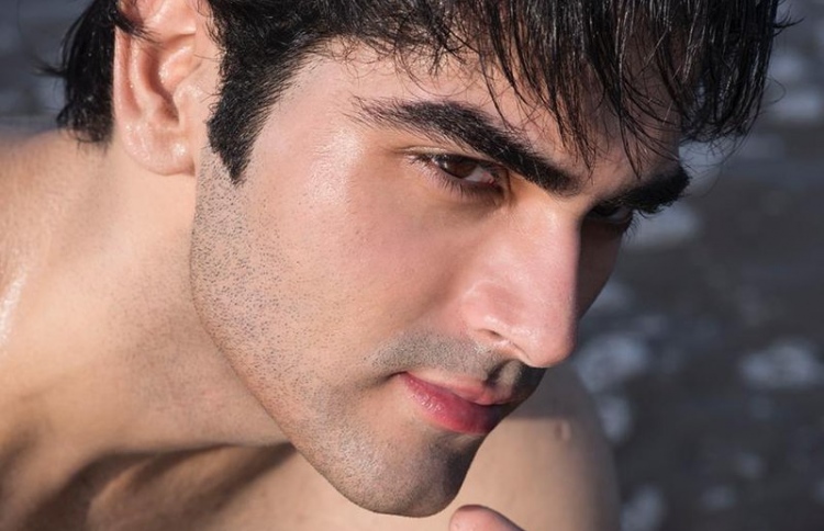 ފާތިހު: އޭނާއަކީ ބަތަލާ ފަރަހްގެ ހަމައެކަނި ދަރިފުޅު.