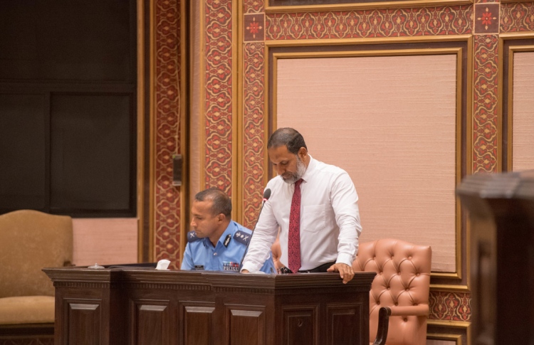 ބޭއިންސާފުން ފުލުހަކަށް ފިޔަވަޅެއް ނާޅާނަން: އިމްރާން