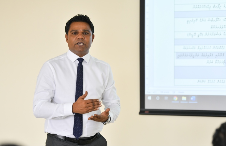 އެންމެން ގޮވަނީ މެމްބަރު އީސަގެ އިސްތިއުފާ އަށް