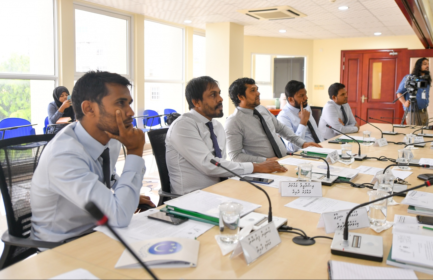 ރައްޔިތުންގެ މަޖިލިހުގެ އިޖުތިމާއީ ކޮމިޓީގެ ބައްދަލުވުމެއް ކުރިއަށް ދަނީ. --- ފޮޓޯ: ހުސެއިން ވަހީދު/ މިހާރު