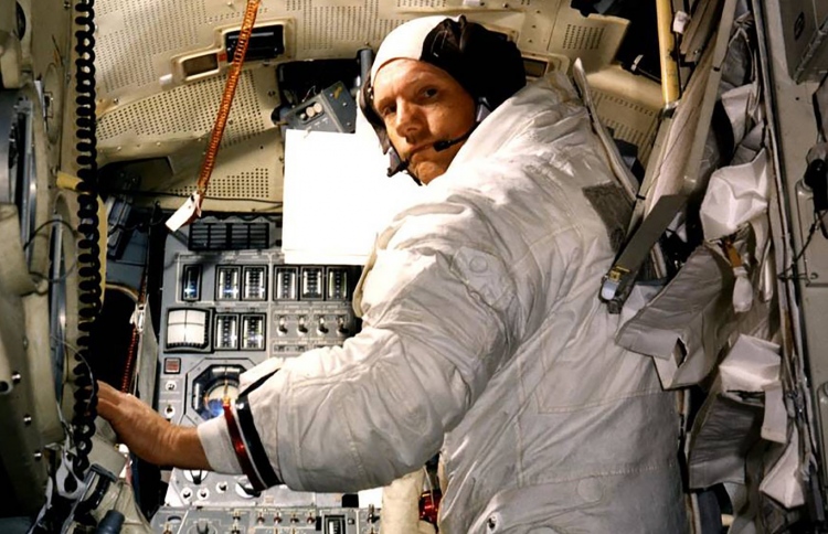 ނީލް އާމްސްޓްރޯންގް: ހަނދުގެ ފުރަތަމަ ޖިއޮލޮޖިސްޓް