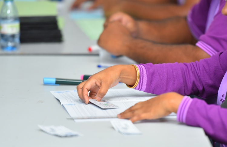 މައުލޫމާތު ބަދަލުވާ އައިޑީކާޑު ހެދުން މެދުކަނޑާލަނީ