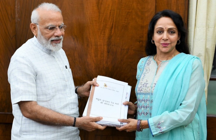 ބޮލީވުޑްގެ ޚަބަރުތައް ކުރުކޮށް