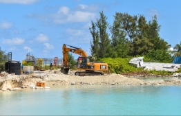 Ongoing dredging to convert the former Hulhule'-Hulhumale link road back into the lagoon of VIA. PHOTO: HUSSAIN RASHEED / MIHHARU