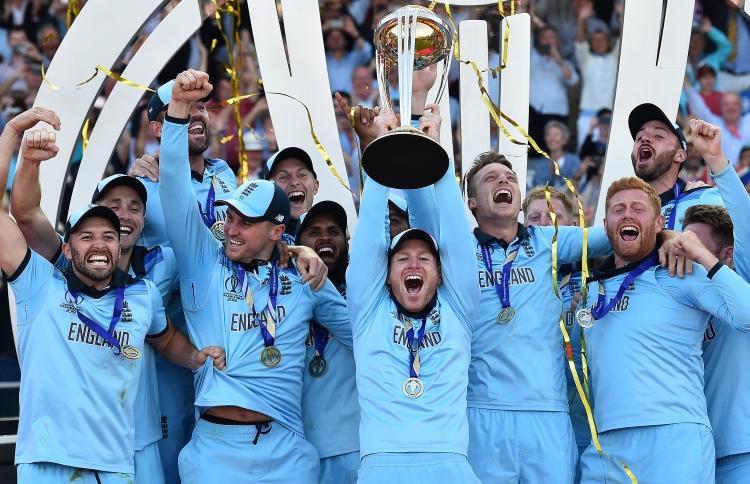 އާދަޔާހިލާފު މެޗުން މޮޅުވެ އިންގްލެންޑް ތަށި ހޯދައިފި