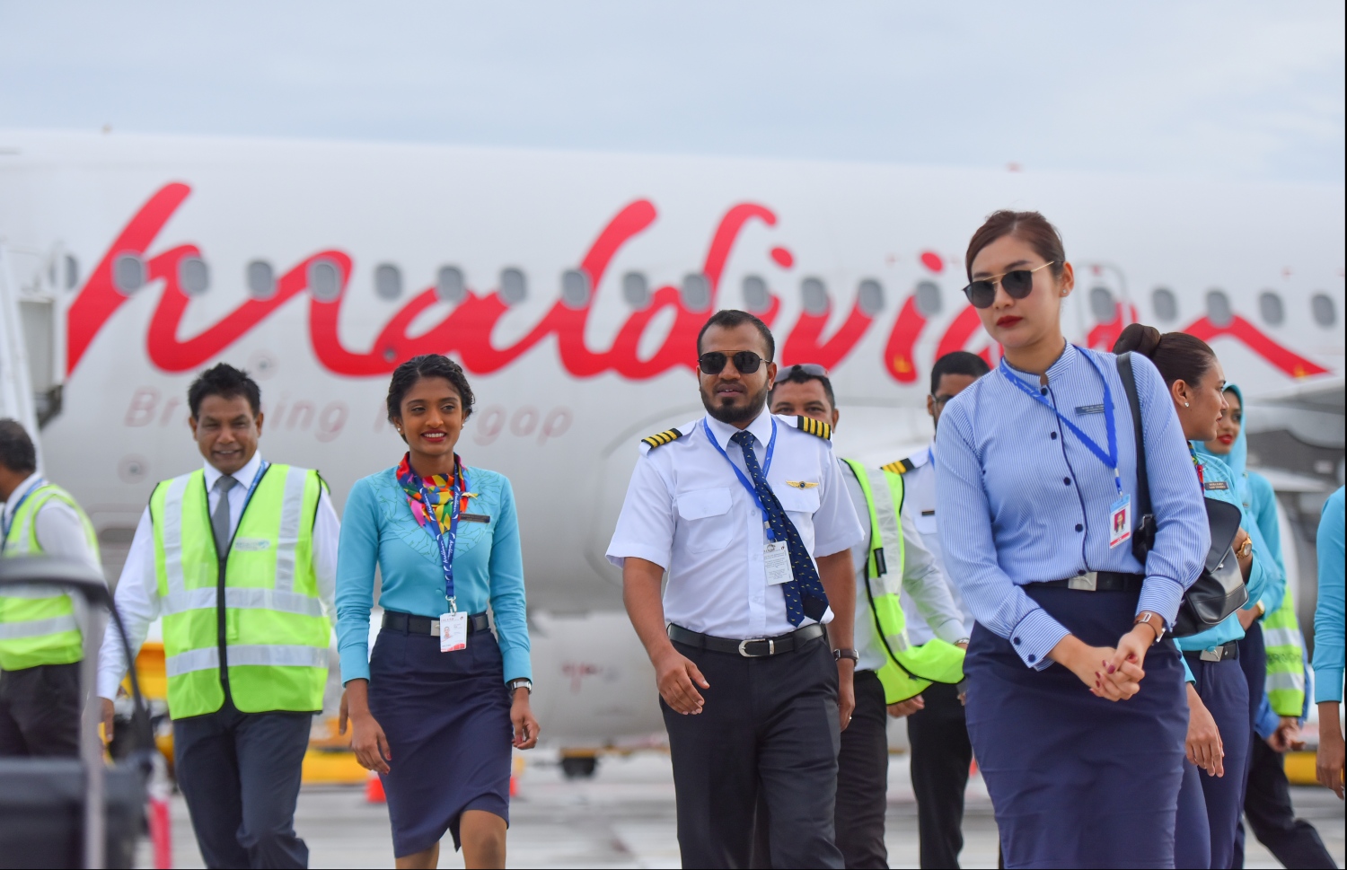 އައިލެންޑް އޭވިއޭޝަންގެ ބައެއް މުވައްޒަފުން ވެލާނާ އިންޓަނޭޝަނަލް އެއާޕޯޓުގައި: އެ ކުންފުނީގެ ފައިދާ ދިޔައީ މައްޗަށް --- ފައިލް ފޮޓޯ: މިހާރު